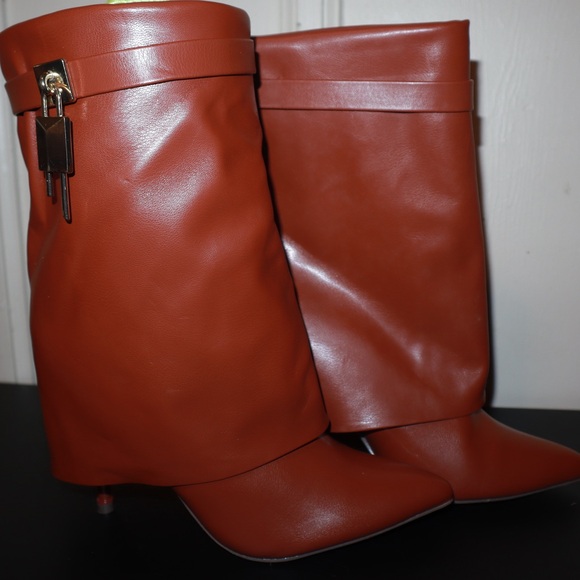 LILIANA SHOES SKIRTING OVER THE IDEA HEEL BOOT ( BRAND NEW !!! ) SIZE 8.5 - Picture 4 of 5